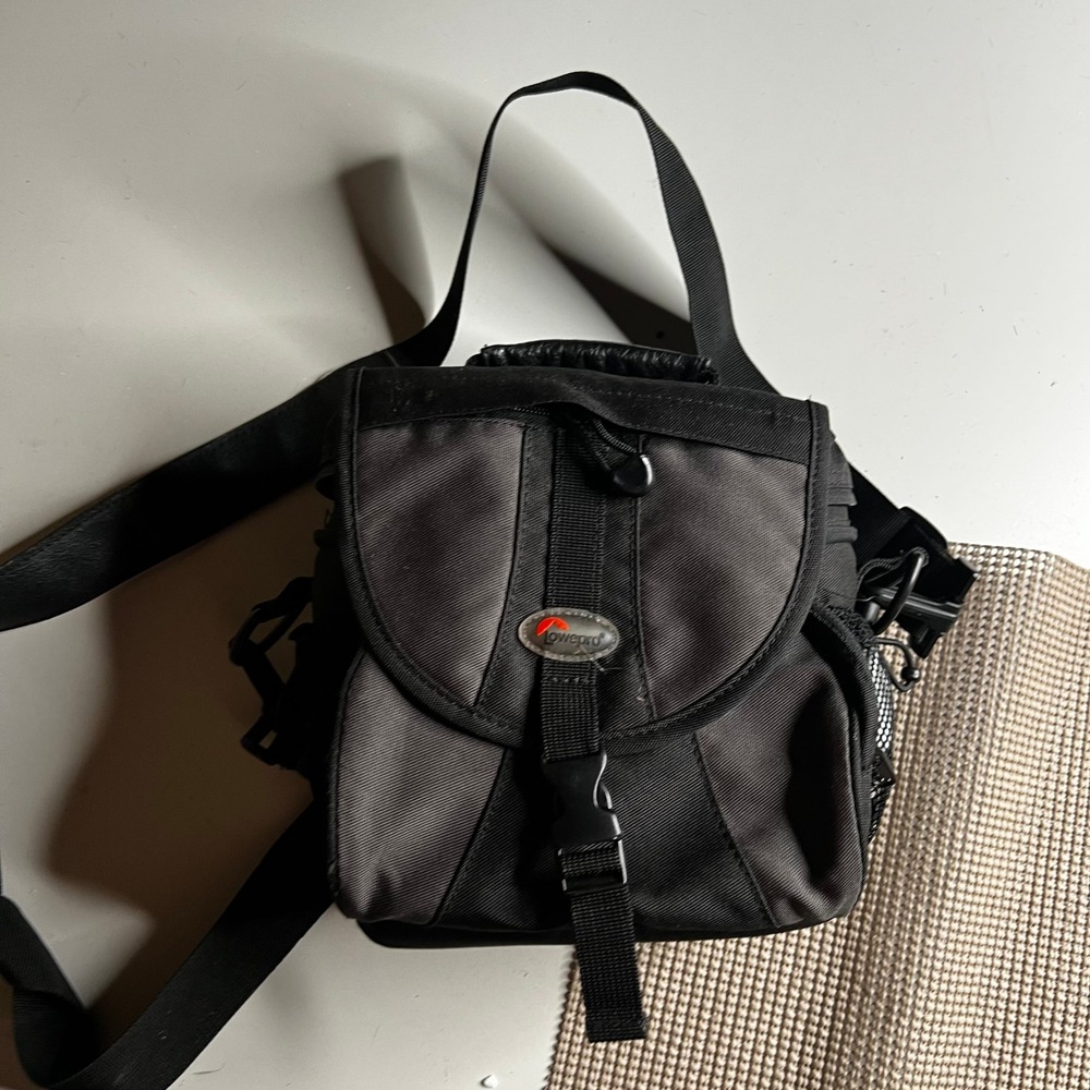 Lowepro EX 140 Camera Bag Black Gray Padded Shoulder Strap Belt Loop Case